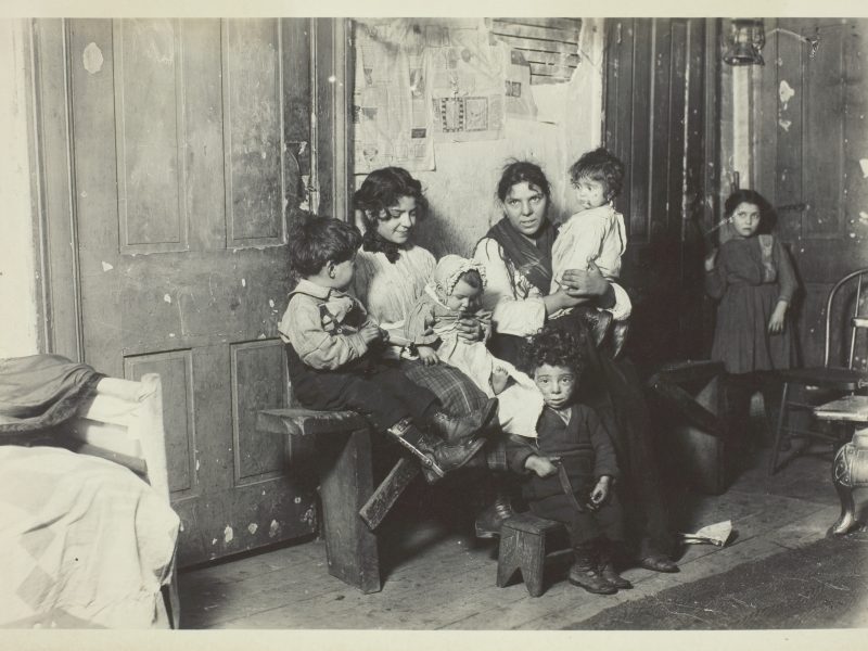 Lewis Hine, Italian Family, Chicago, 1910